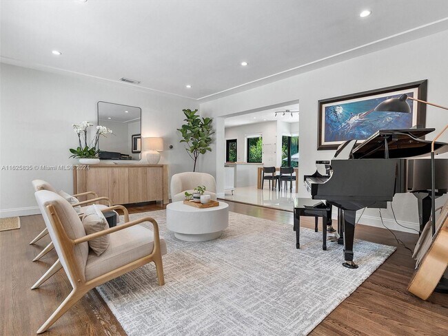 Foto del edificio - 373 NE 104th St
