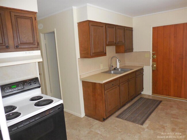 Building Photo - 2221 Miller Ave