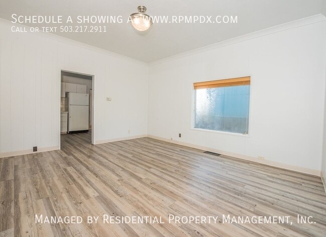 Building Photo - 5616 SE Mall St