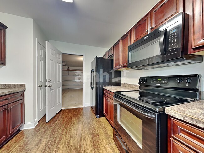 Foto del edificio - 2904 John Cabot Dr