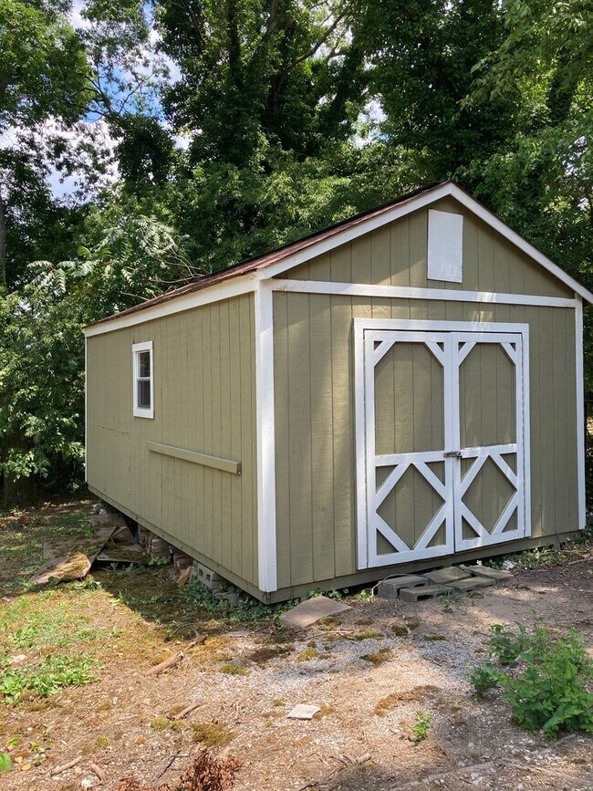 Building Photo - Large 7/2.5 House in South Rome $1,850
