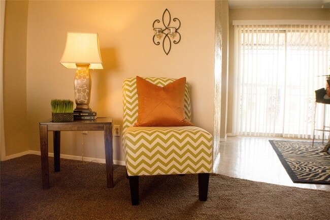 Foto del edificio - 2800 Sayles Blvd