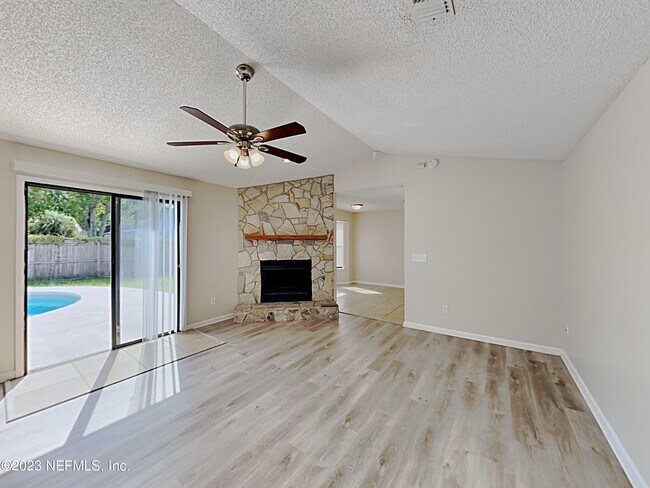 Foto del edificio - 7863 Collins Ridge Blvd