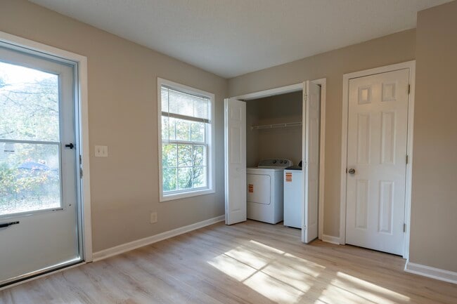 Foto del edificio - 225 Springfield Cir