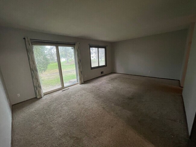 Foto del edificio - Spacious 3 BR / 2 BA Townhouse w/ Walkout ...