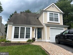 Building Photo - 457 Foxridge Dr SW