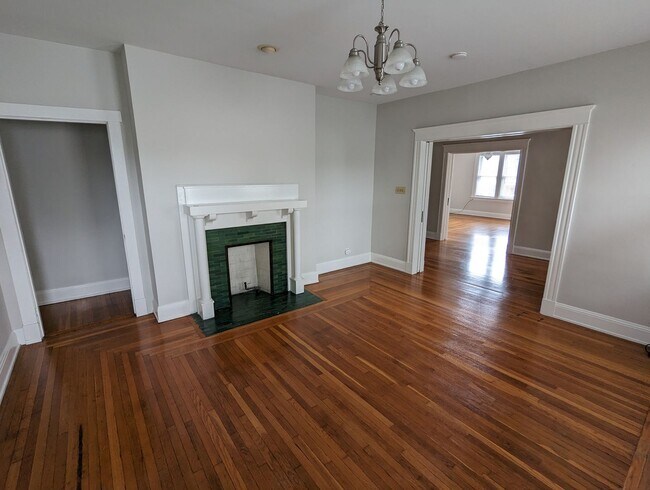 Building Photo - 2153 Slane Ave