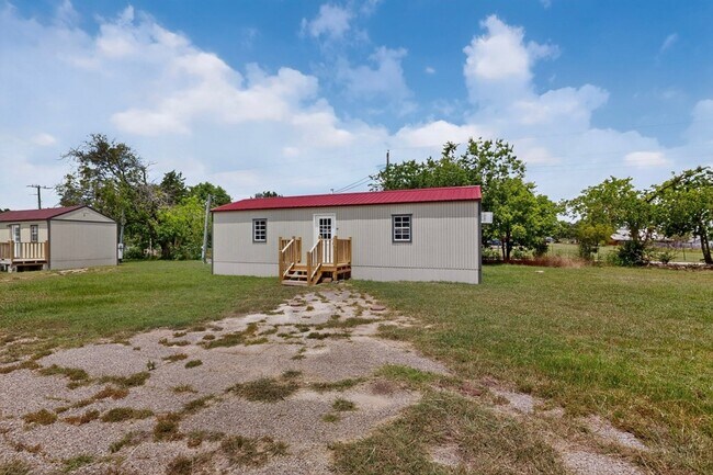 Building Photo - 1657 E 2nd St