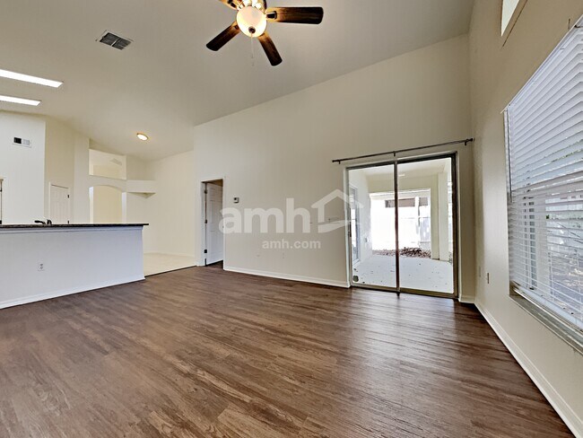 Building Photo - 16609 Rising Star Dr