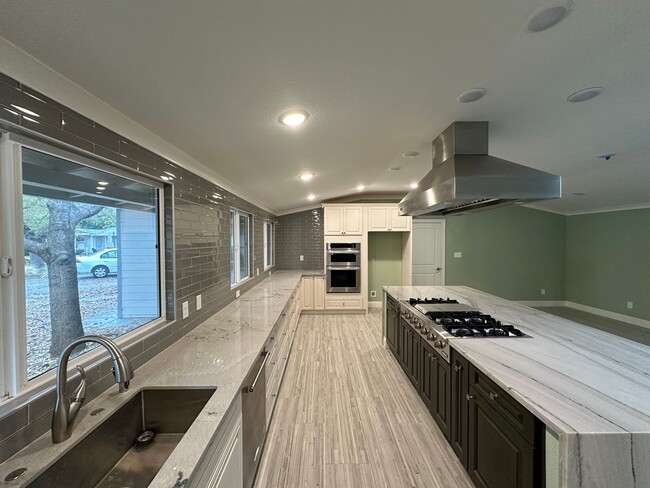 Building Photo - 606 Sunset Ct - Available Now