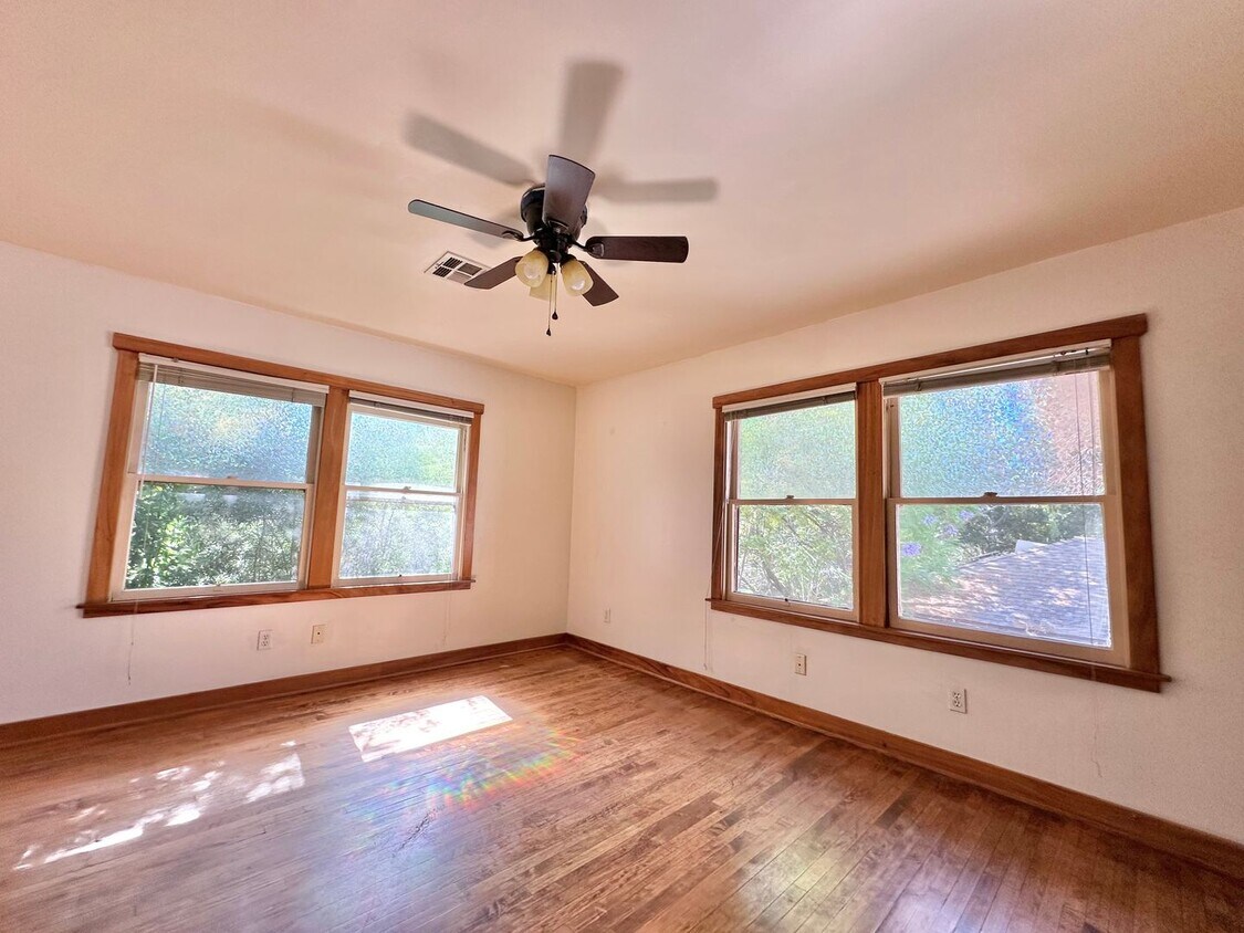 Foto del edificio - 15708 Rayen St