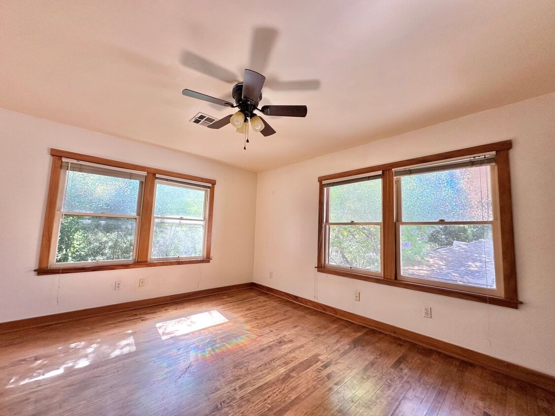 Building Photo - 15708 Rayen St