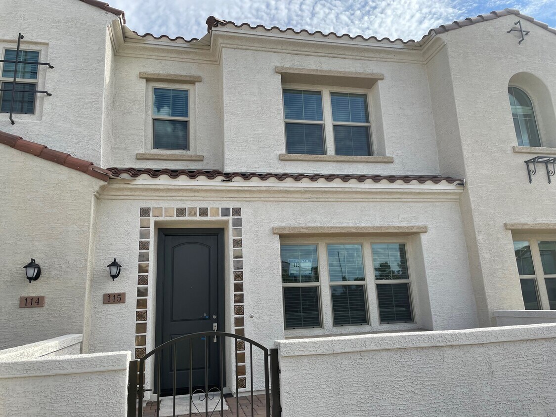 Foto principal - 4077 S Sabrina Dr