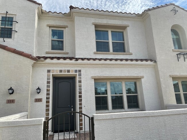 Building Photo - 4077 S Sabrina Dr