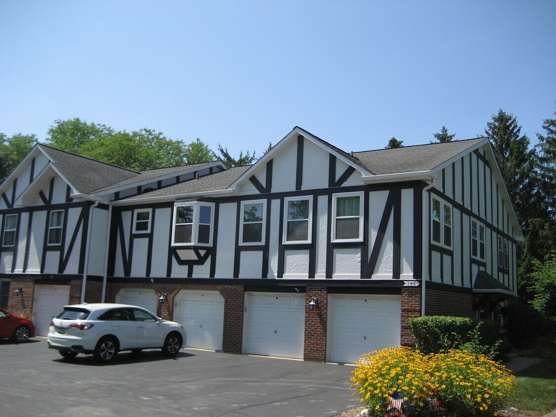 146 W Golf Rd, Libertyville, IL 60048 Townhome Rentals in
