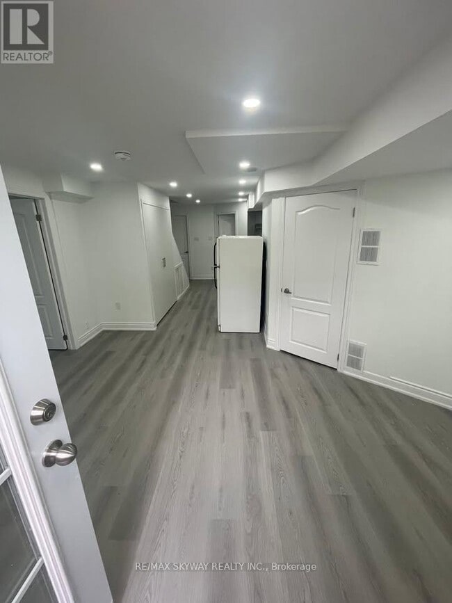 Building Photo - 4 Zebra Trail