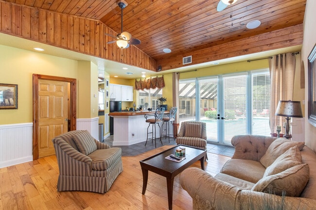 Building Photo - 2559 Palm Deer Dr
