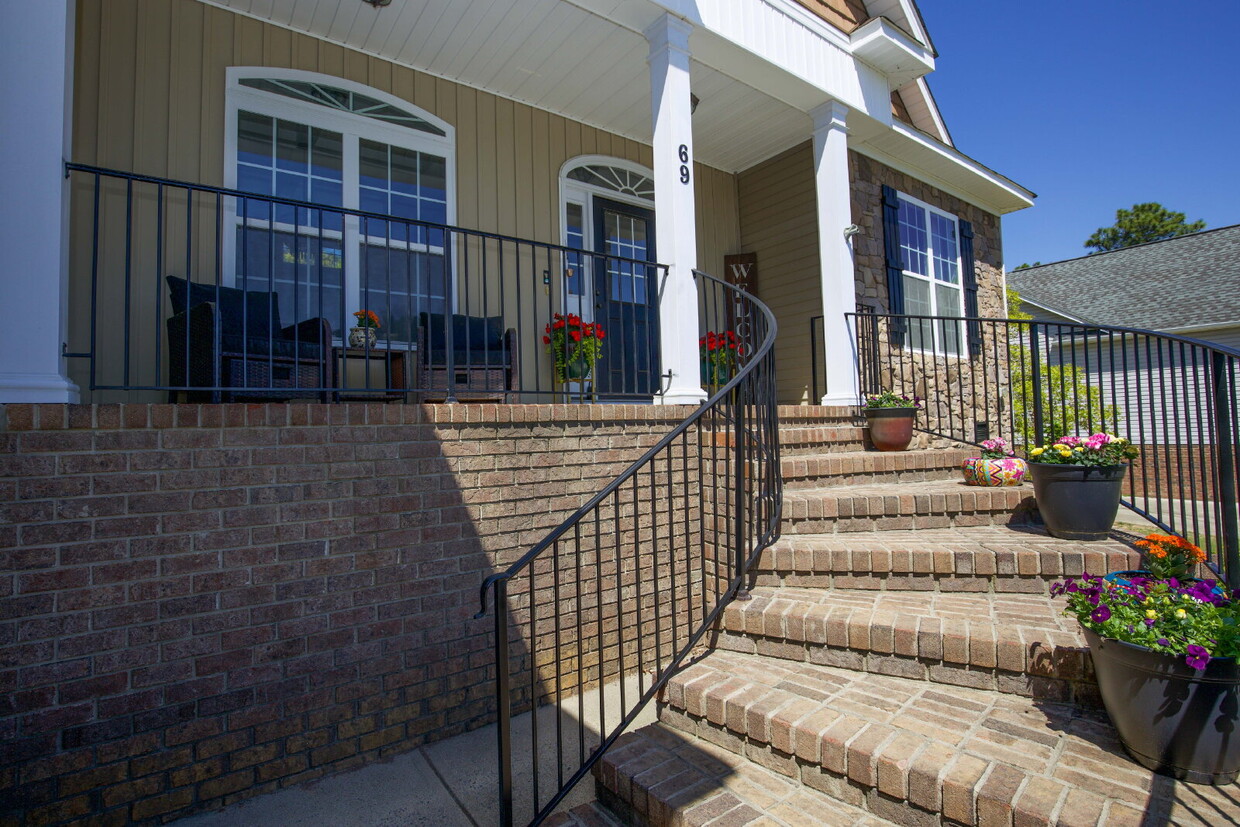 Foto principal - "Beautifully Designed, spacious 2400 Sq. F...