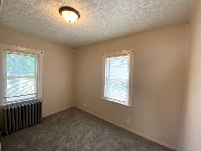 Foto del edificio - 2 Bedroom, 1 Bath Home  & Garage Available in Peoria IL!