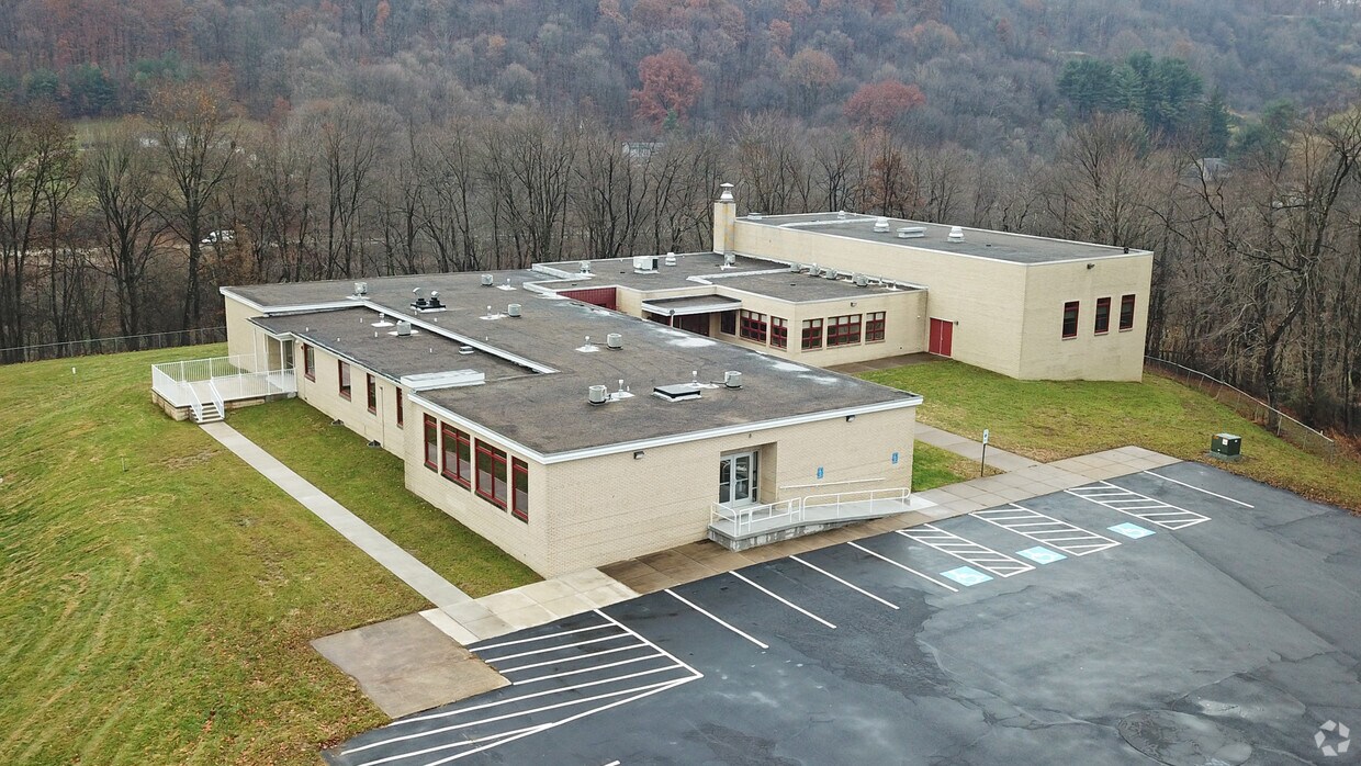 Laurel Point Apartments Apartments in Vandergrift, PA