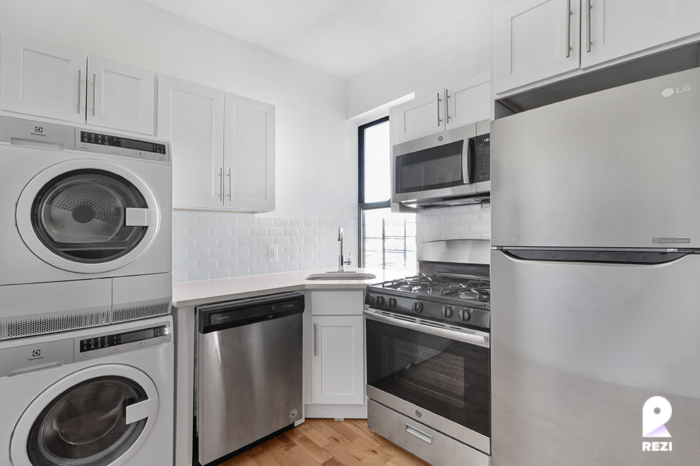Foto principal - 490 E 189th St