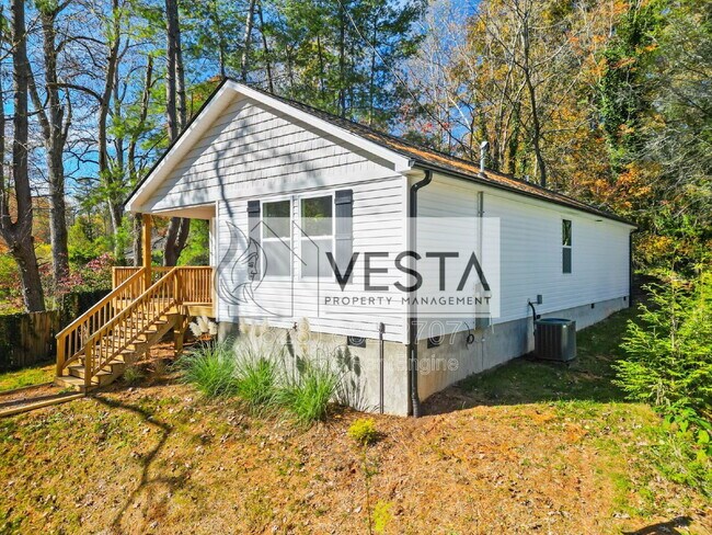 Building Photo - 44 Rosemary Rd