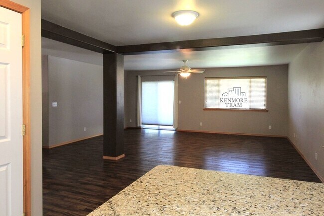 Foto del edificio - 4 Bedroom, 3 Bath Home in South Kennewick