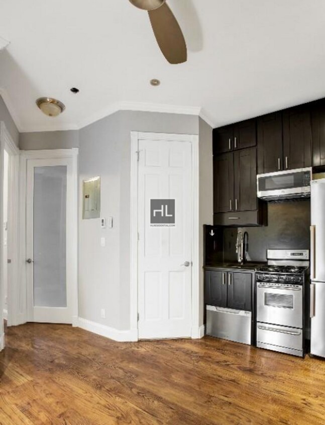 Primary Photo - Act now on this gorgeous 2BR 1BTH apartmen...