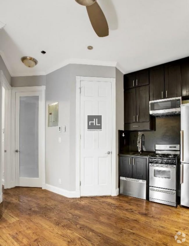 Building Photo - Act now on this gorgeous 2BR 1BTH apartmen...