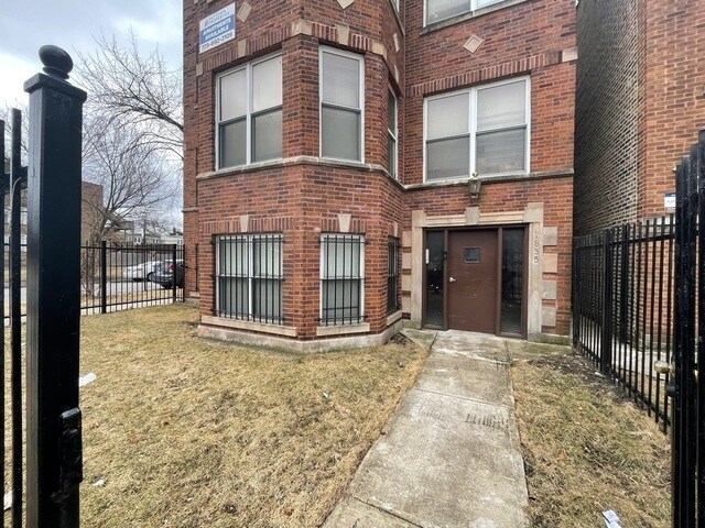 Foto del edificio - 1835 W Garfield Blvd