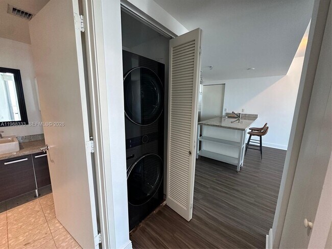 Foto del edificio - 185 SW 7th St