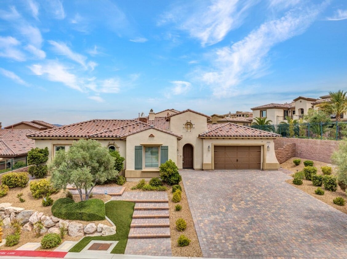 Primary Photo - Dazzling 4,000+ sq ft Guard Gated Southern...