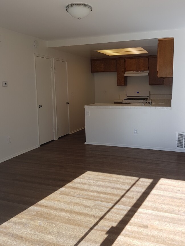 Building Photo - Victoria Village 3+2 Patio Home w/ 2-car g...