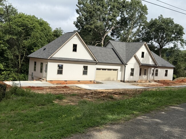 Building Photo - 131 Kennel Rd