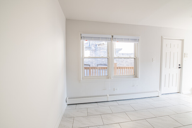 Kitchen/Dining Area - 4882 N Ashland Ave