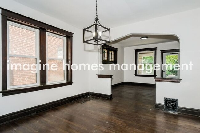 Building Photo - 4404 Dresden Ave
