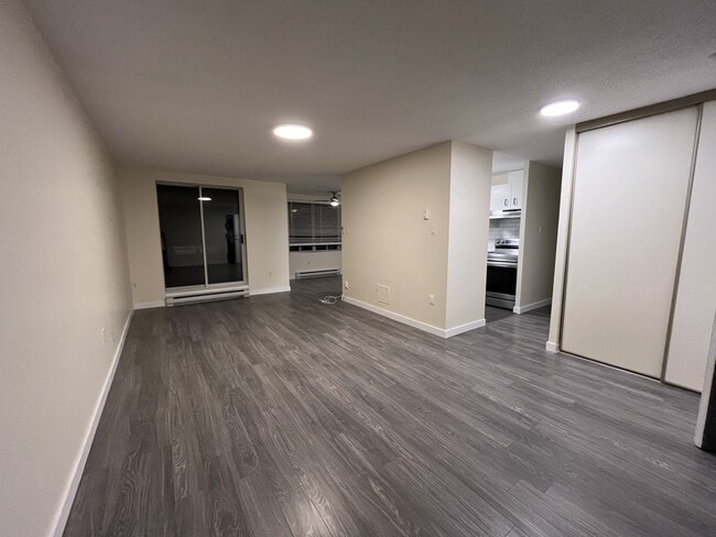 Photo du bâtiment - 76 Baseline Rd W