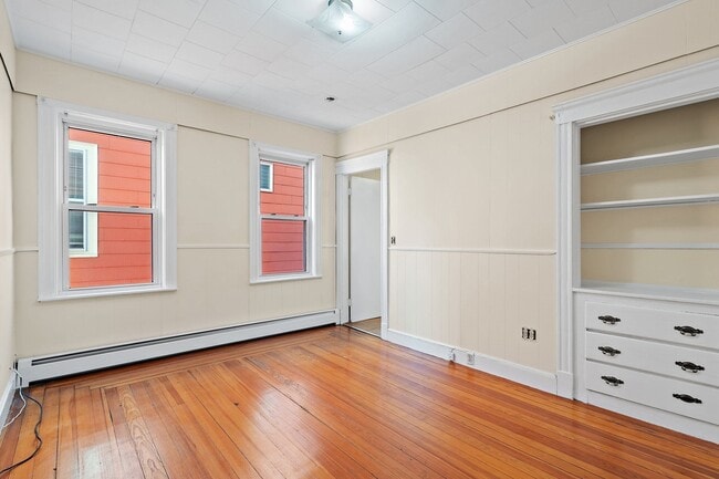 Building Photo - 37 Calvin St