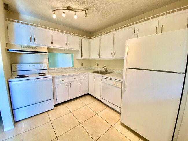 Building Photo - 2828 Casita Way