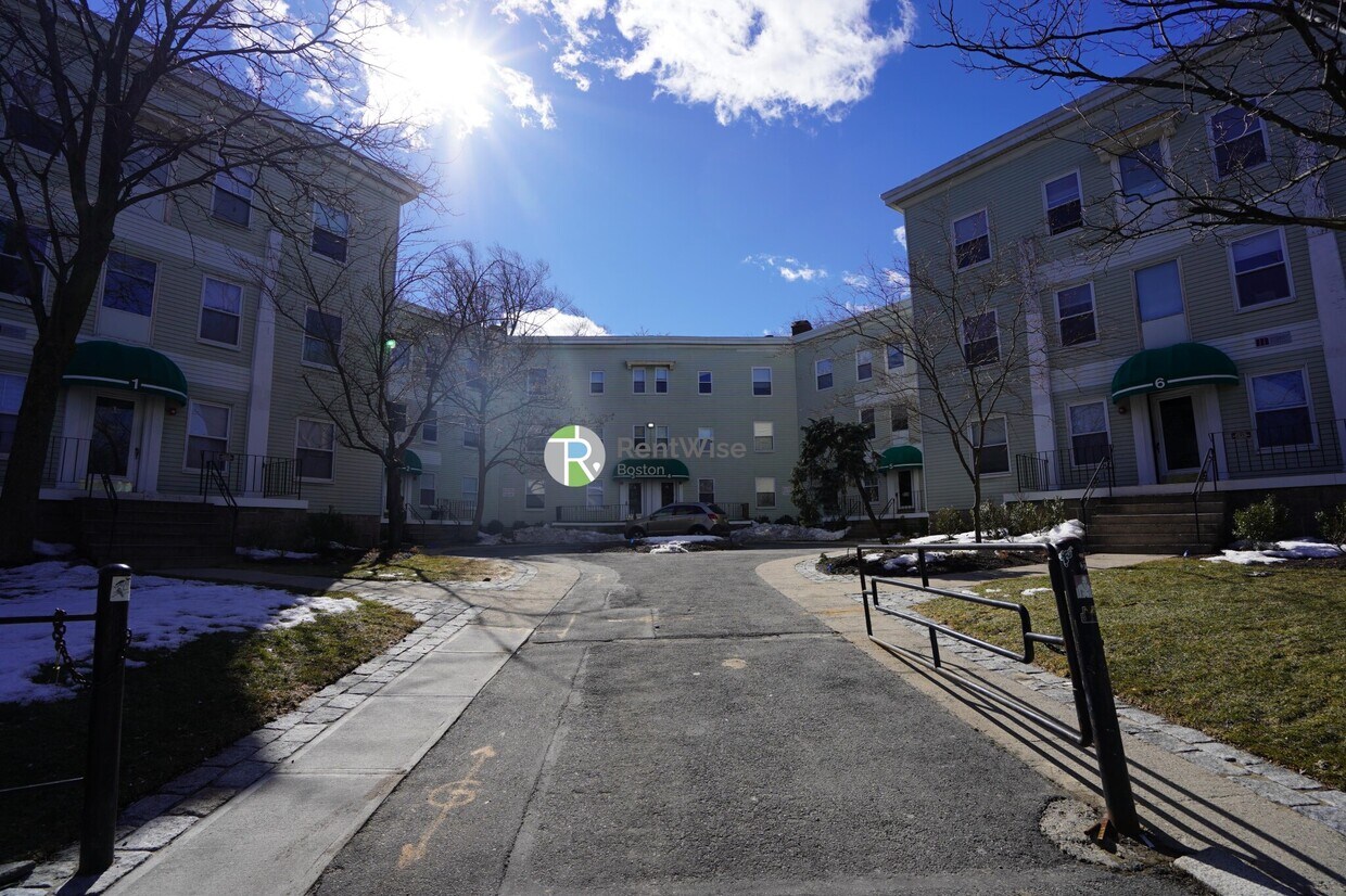 Building Photo - 4 Ashford Ct