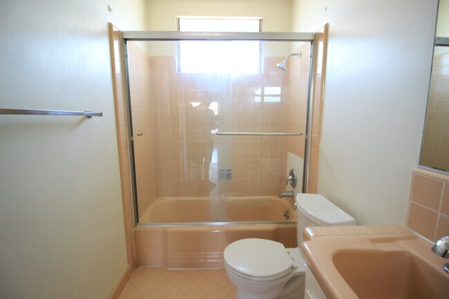 Foto del edificio - 527 Cedar Ave