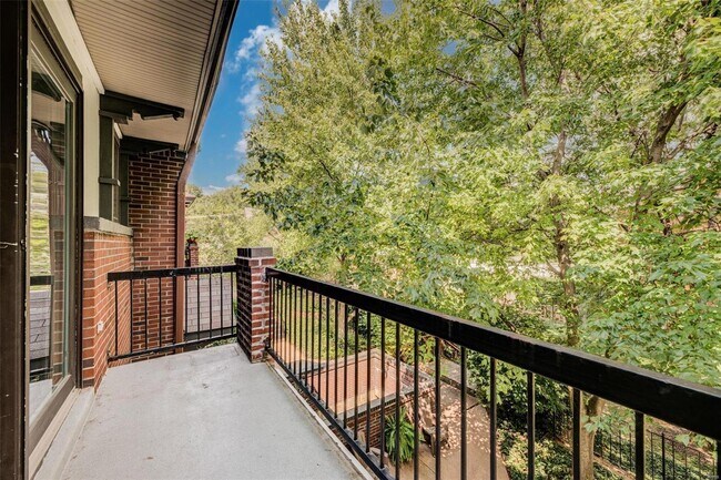 Building Photo - 5381 Pershing Ave