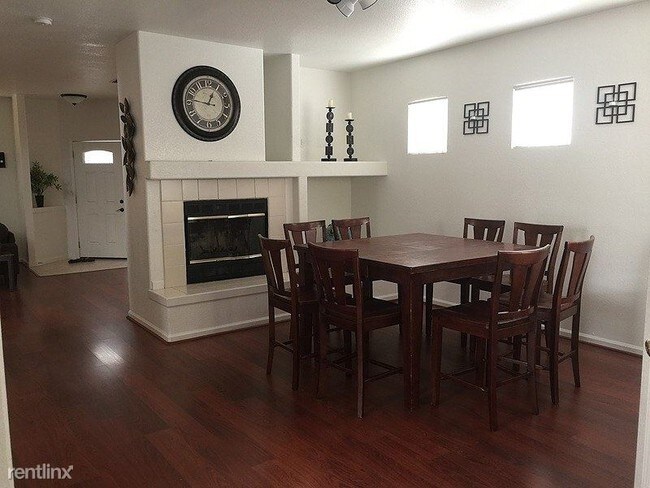 Foto del edificio - 4 br, 3 bath Townhome - 7425 High Point Lane