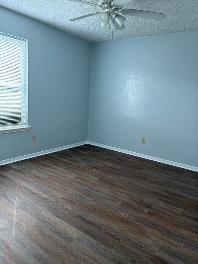 Foto del edificio - 12718 Hunting Brook Dr
