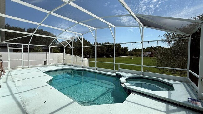 Foto del edificio - 116 Forest View Ct