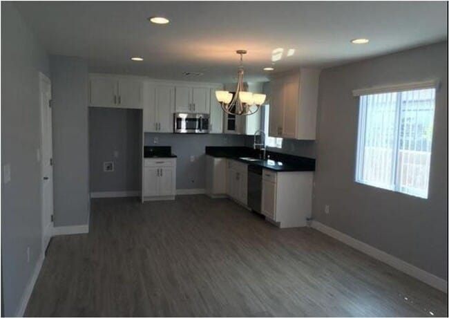 Building Photo - 3(2818)