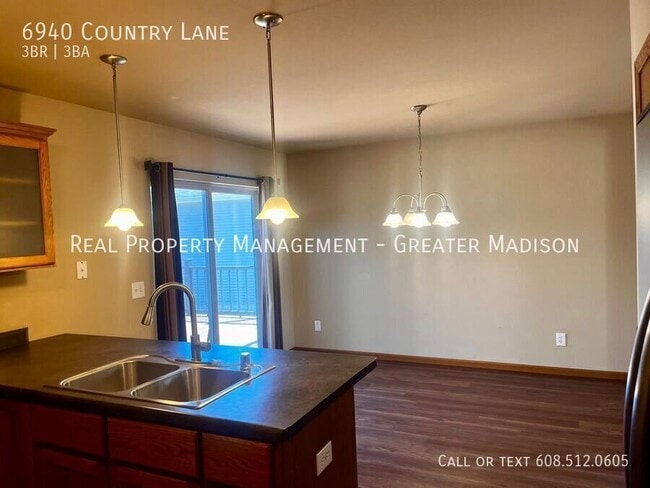 Building Photo - 6940 Country Ln