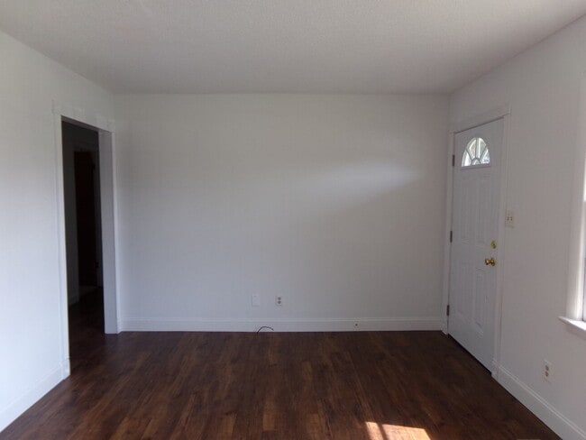 Building Photo - Great Family home