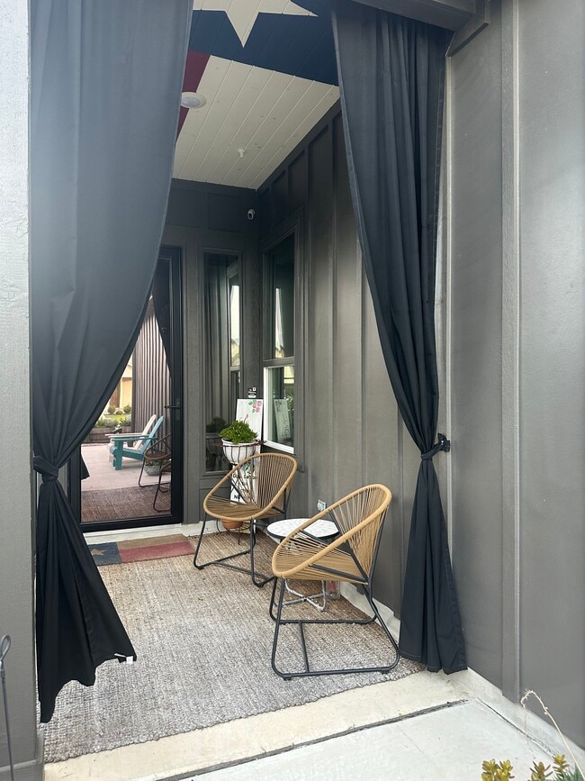 Building Photo - 891 Casetta Trl
