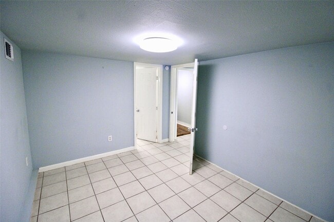 Building Photo - 4114 Ave S 1/2